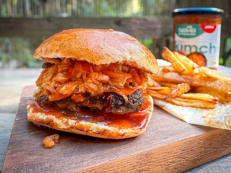 Burger s Yumchi majonézou a Kimchi